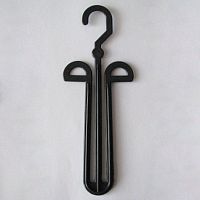 Вешалка-крючок пластиковая, для магазина В-200Н(черн)